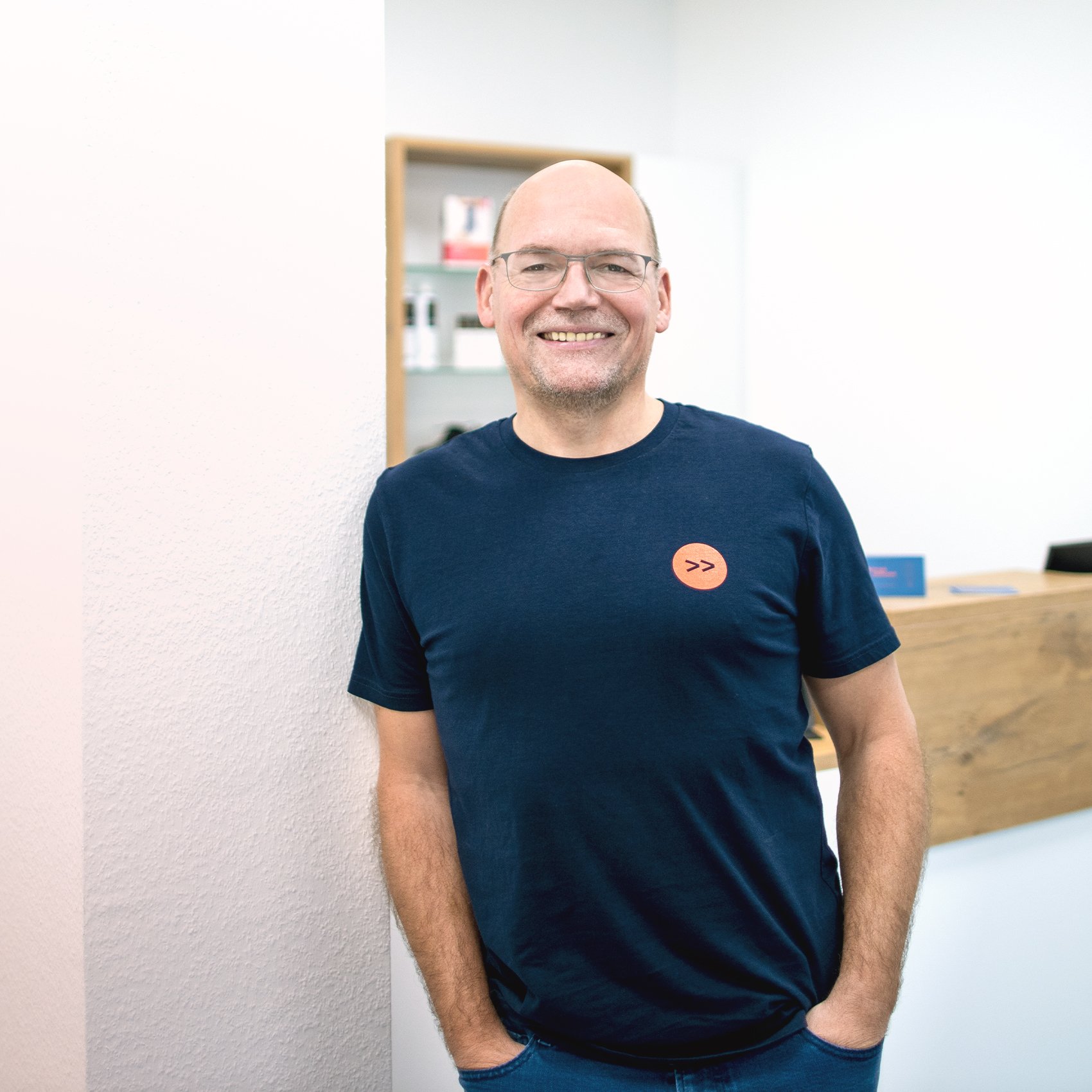 Das Foto zeigt ein Porträt des Fußexperten Dirk Meyer bei Frank Kußmann Orthopädietechnik in Mainz.
