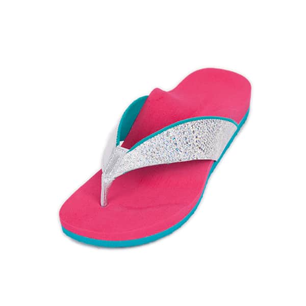 Auffallende Farben: Rot, Silber und Türkis. Das Foto zeigt eine maßgefertigte Sommersandale im Stile von Flipflops.
