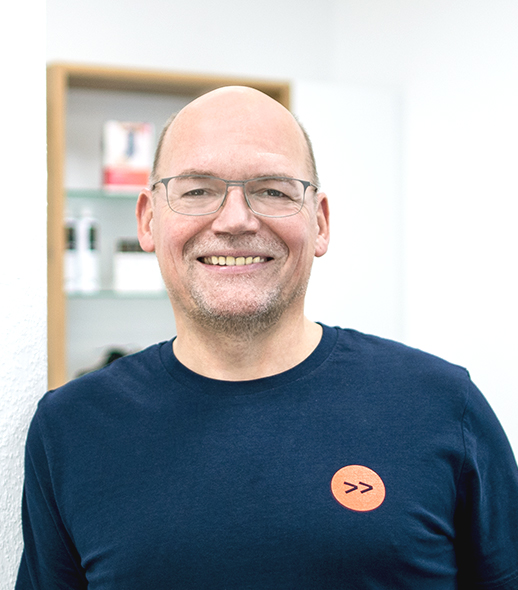 Das Foto zeigt ein Porträt des Fußexperten Dirk Meyer bei Frank Kußmann Orthopädietechnik in Mainz.